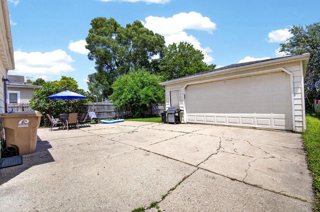 6225 32nd AVENUE, Kenosha, WI 53142