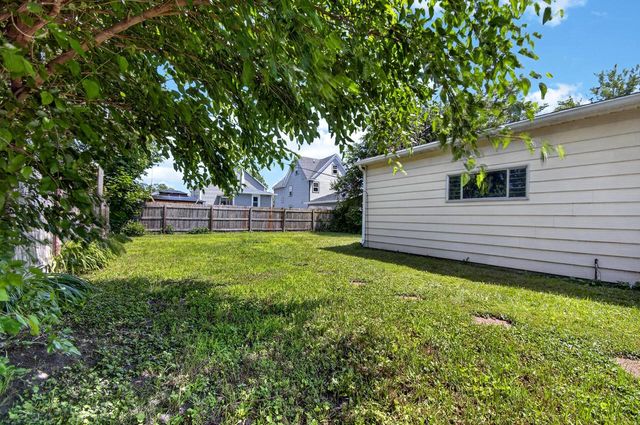 6225 32nd AVENUE, Kenosha, WI 53142