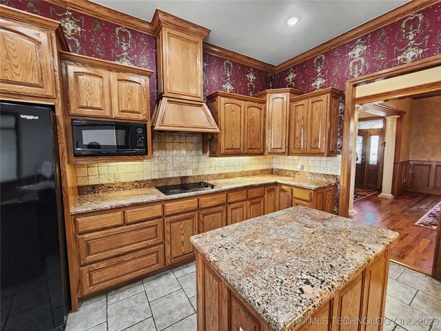 607 Sterling Hills Drive, Fort Gibson, OK 74434