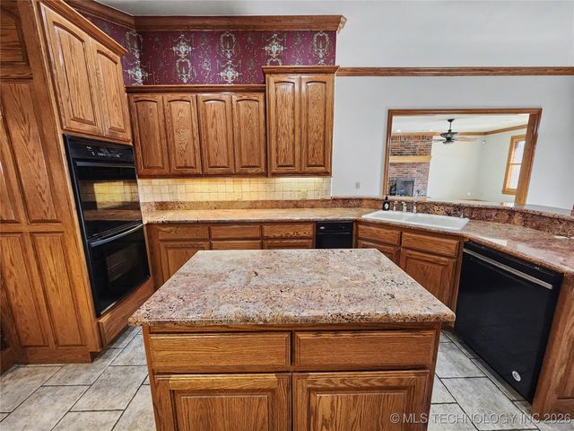 607 Sterling Hills Drive, Fort Gibson, OK 74434