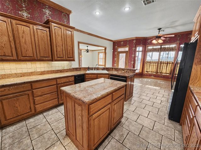 607 Sterling Hills Drive, Fort Gibson, OK 74434