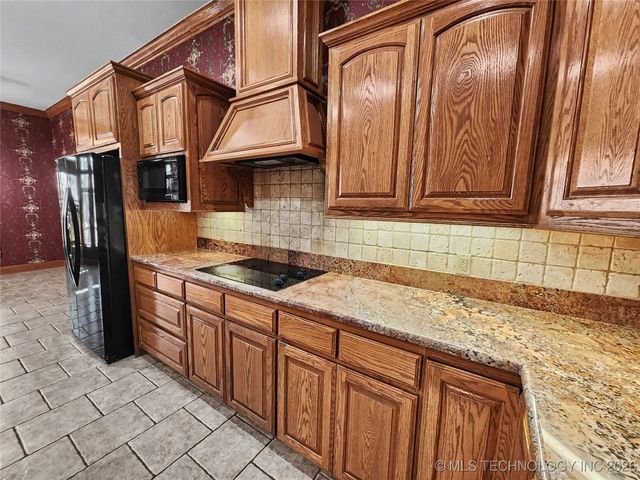 607 Sterling Hills Drive, Fort Gibson, OK 74434