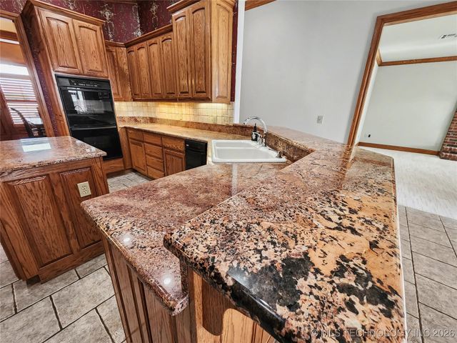 607 Sterling Hills Drive, Fort Gibson, OK 74434