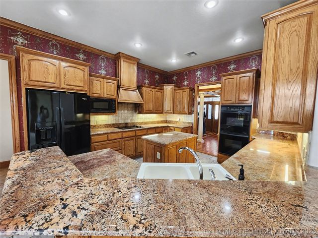 607 Sterling Hills Drive, Fort Gibson, OK 74434