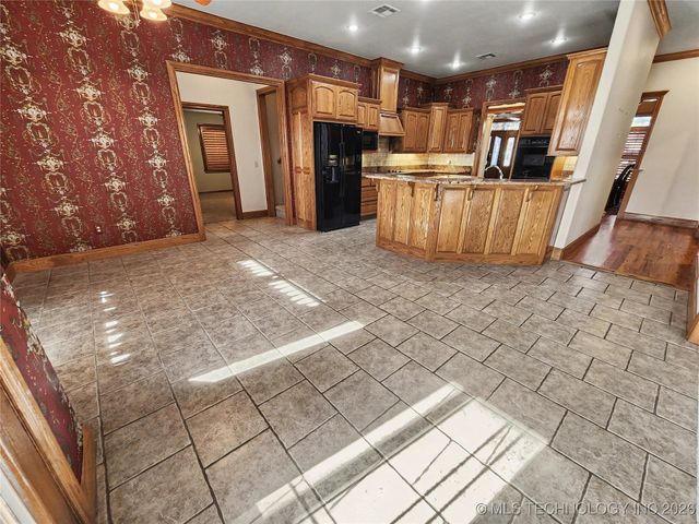 607 Sterling Hills Drive, Fort Gibson, OK 74434