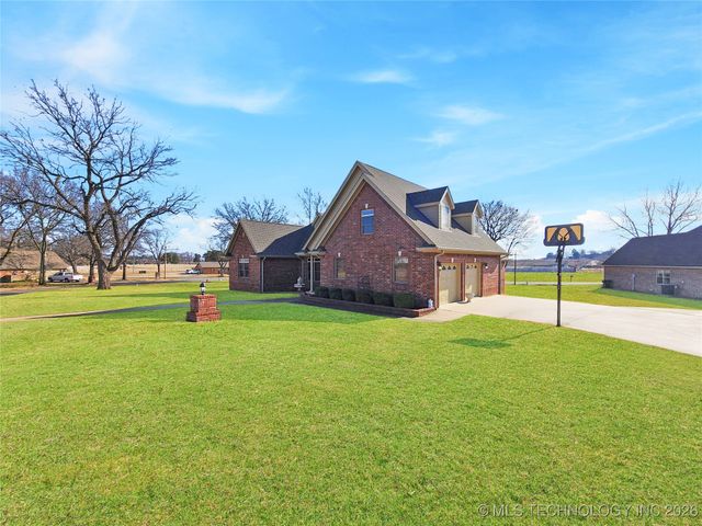 607 Sterling Hills Drive, Fort Gibson, OK 74434