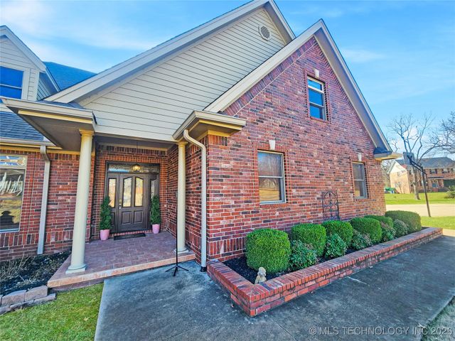 607 Sterling Hills Drive, Fort Gibson, OK 74434