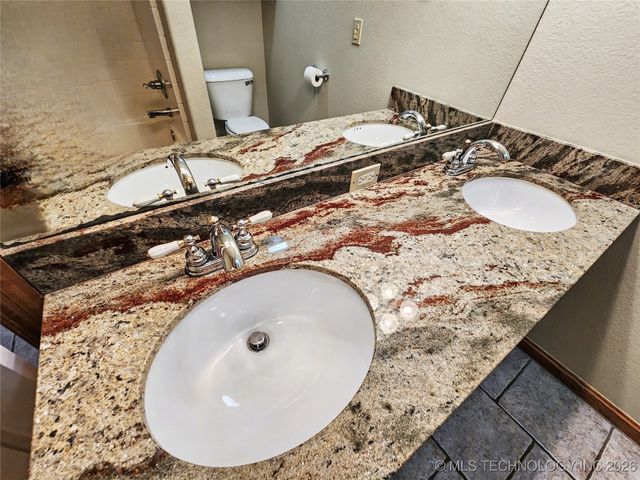 607 Sterling Hills Drive, Fort Gibson, OK 74434