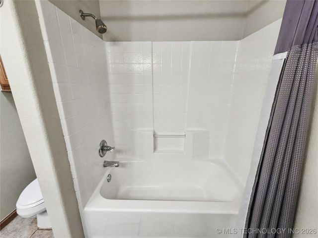 607 Sterling Hills Drive, Fort Gibson, OK 74434