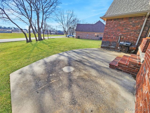 607 Sterling Hills Drive, Fort Gibson, OK 74434