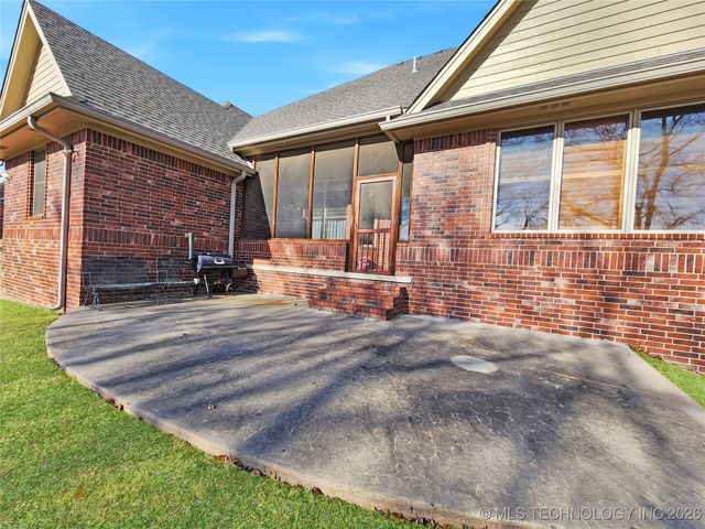 607 Sterling Hills Drive, Fort Gibson, OK 74434