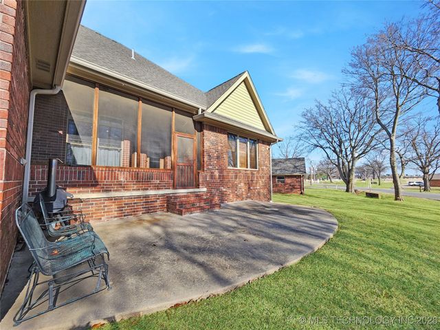 607 Sterling Hills Drive, Fort Gibson, OK 74434