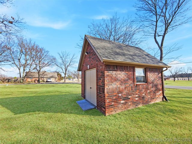 607 Sterling Hills Drive, Fort Gibson, OK 74434