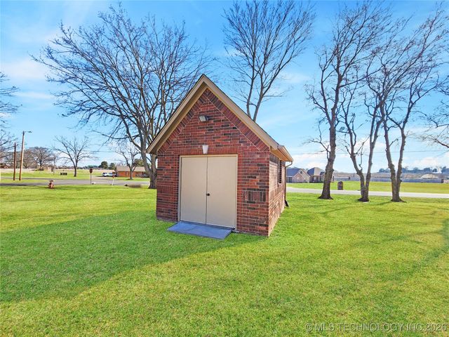 607 Sterling Hills Drive, Fort Gibson, OK 74434