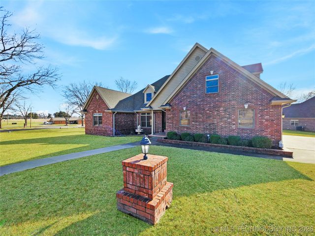 607 Sterling Hills Drive, Fort Gibson, OK 74434
