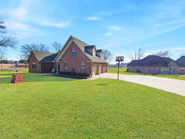 607 Sterling Hills Drive, Fort Gibson, OK 74434