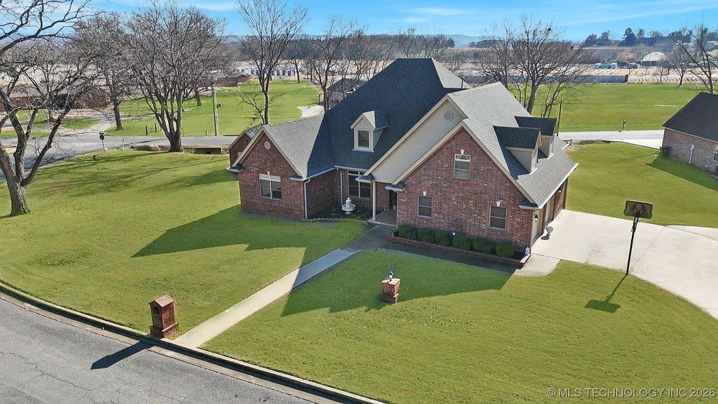 607 Sterling Hills Drive, Fort Gibson, OK 74434