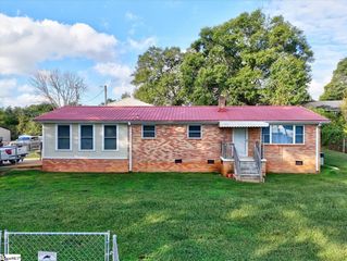 226 S Fishtrap Road, Greenville, SC 29611