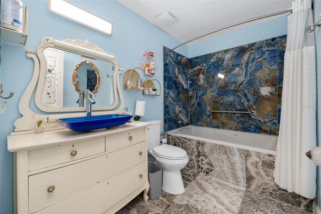 16422 NE 10TH STREET, Gainesville, FL 32609