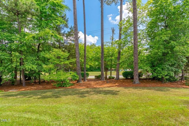 102 Cabernet Drive, Chapel Hill, NC 27516