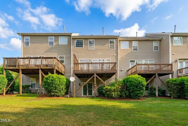 102 Cabernet Drive, Chapel Hill, NC 27516