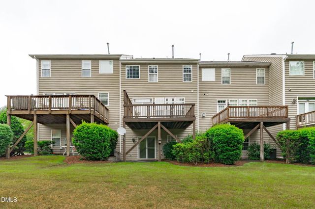 102 Cabernet Drive, Chapel Hill, NC 27516