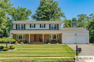 91 Hidden Lake Drive, North Brunswick, NJ 08902