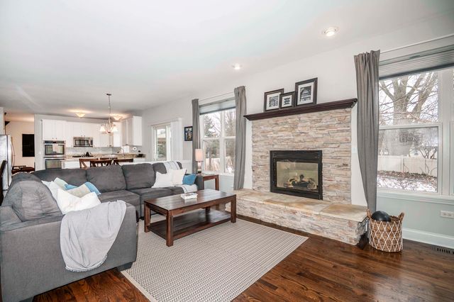 845 Barclay Drive, Bolingbrook, IL 60440