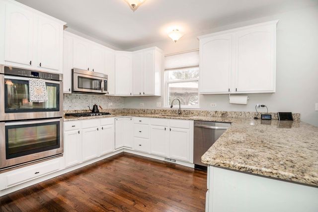 845 Barclay Drive, Bolingbrook, IL 60440