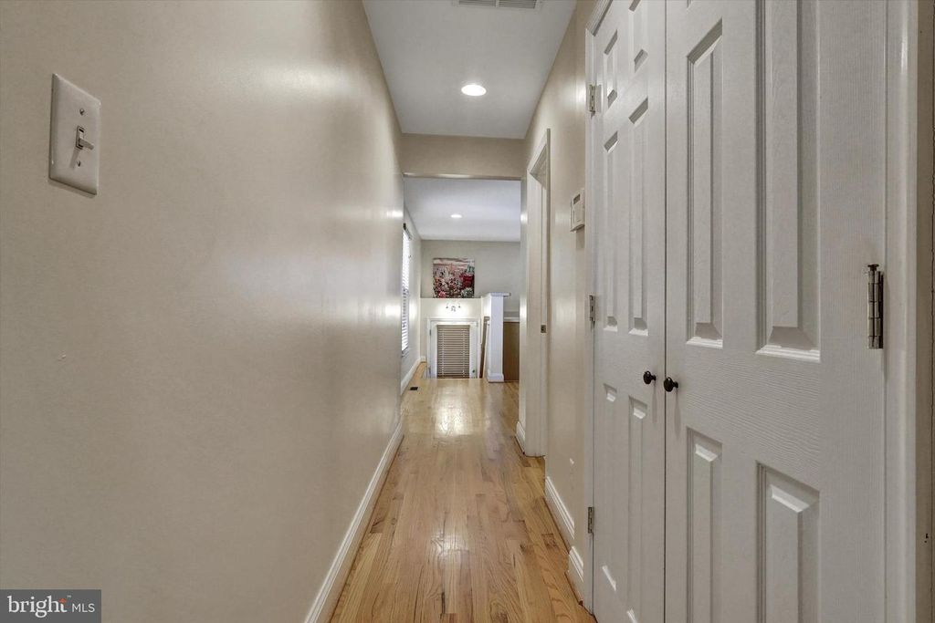105 S CHAPEL ST, Baltimore, MD 21231