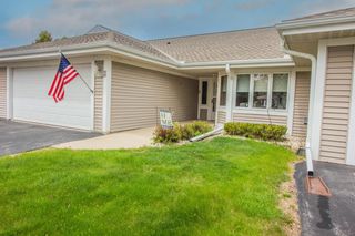 7222 Mequon Square DRIVE #2, Mequon, WI 53092