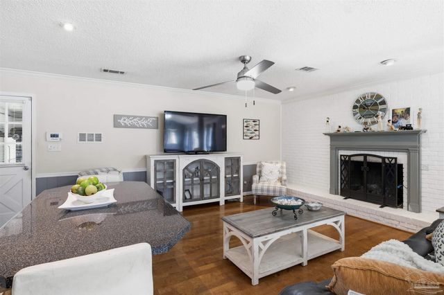 7865 Chesterfield Rd, Pensacola, FL 32506