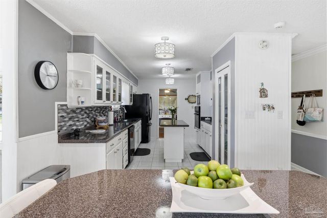 7865 Chesterfield Rd, Pensacola, FL 32506