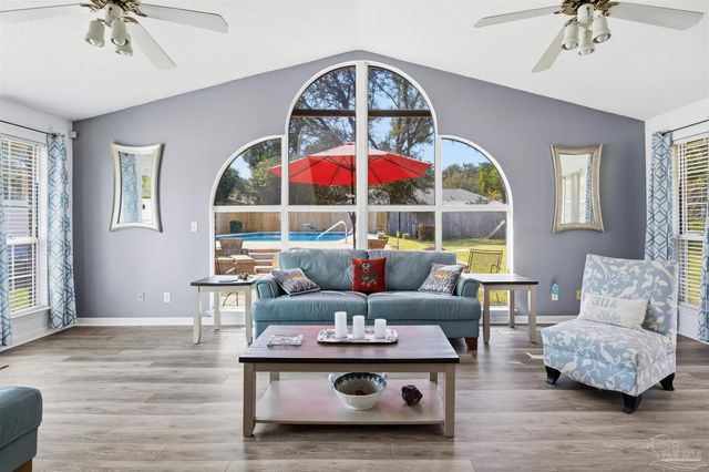 7865 Chesterfield Rd, Pensacola, FL 32506