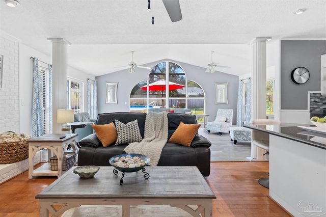 7865 Chesterfield Rd, Pensacola, FL 32506