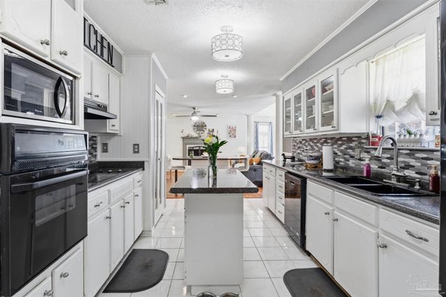 7865 Chesterfield Rd, Pensacola, FL 32506