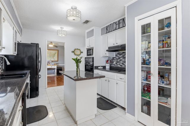 7865 Chesterfield Rd, Pensacola, FL 32506