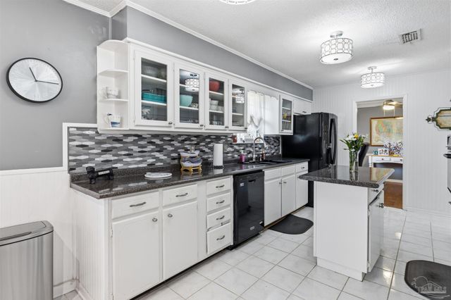 7865 Chesterfield Rd, Pensacola, FL 32506