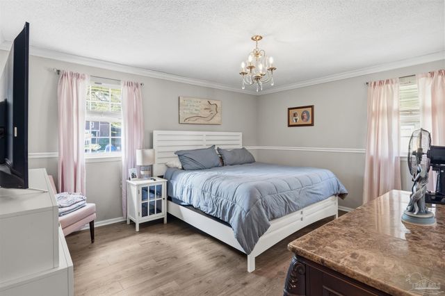 7865 Chesterfield Rd, Pensacola, FL 32506