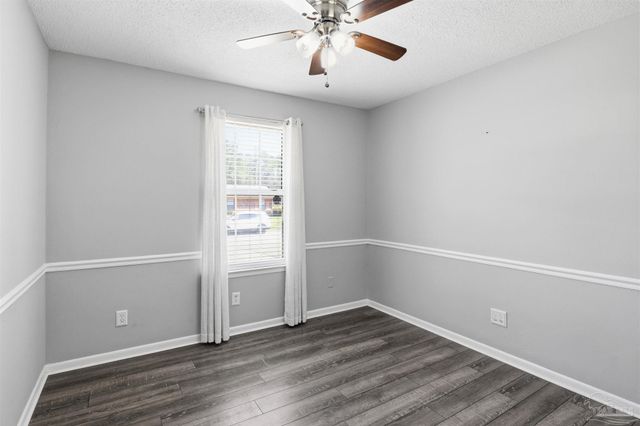 7865 Chesterfield Rd, Pensacola, FL 32506