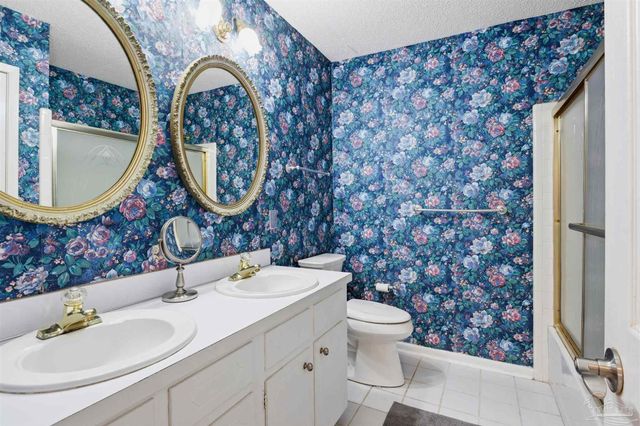 7865 Chesterfield Rd, Pensacola, FL 32506