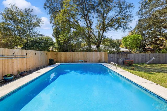 7865 Chesterfield Rd, Pensacola, FL 32506