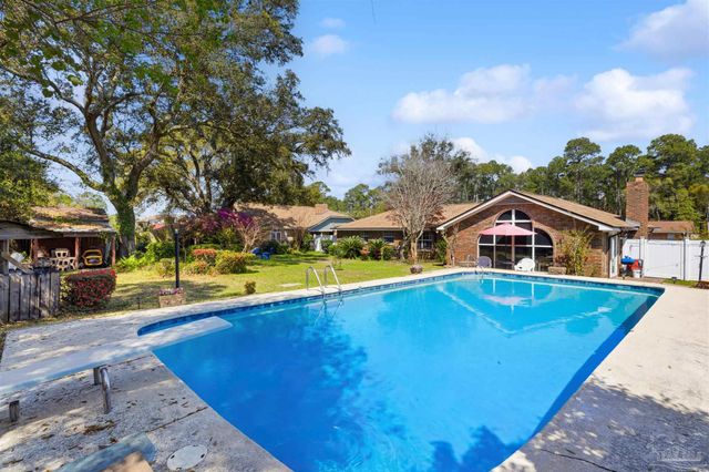 7865 Chesterfield Rd, Pensacola, FL 32506