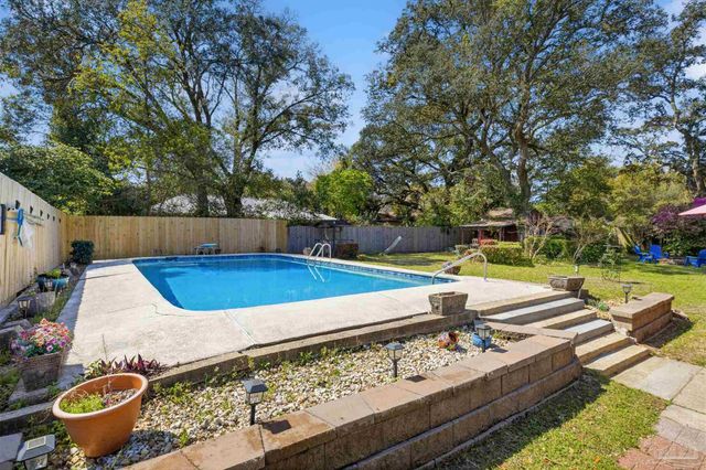 7865 Chesterfield Rd, Pensacola, FL 32506