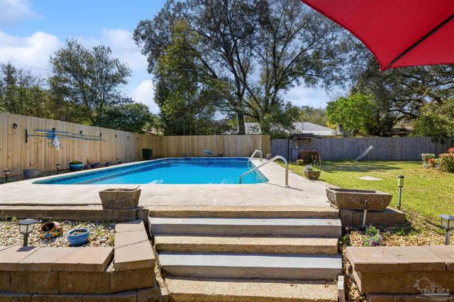 7865 Chesterfield Rd, Pensacola, FL 32506