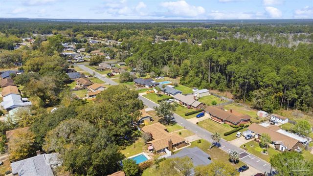 7865 Chesterfield Rd, Pensacola, FL 32506