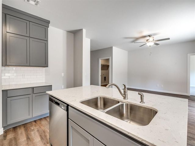645 Stella Trail, Guthrie, OK 73044