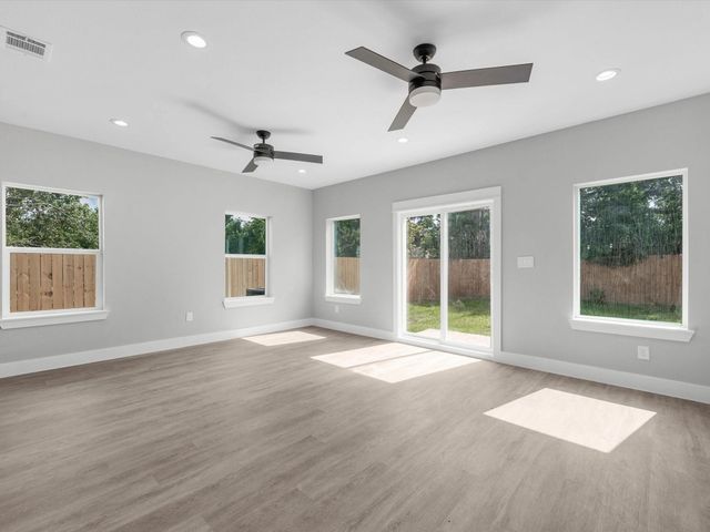 1084 Junell St, Houston, TX 77088