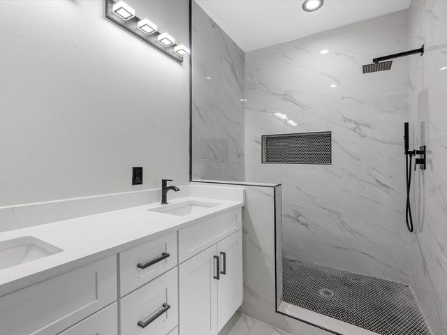 1084 Junell St, Houston, TX 77088