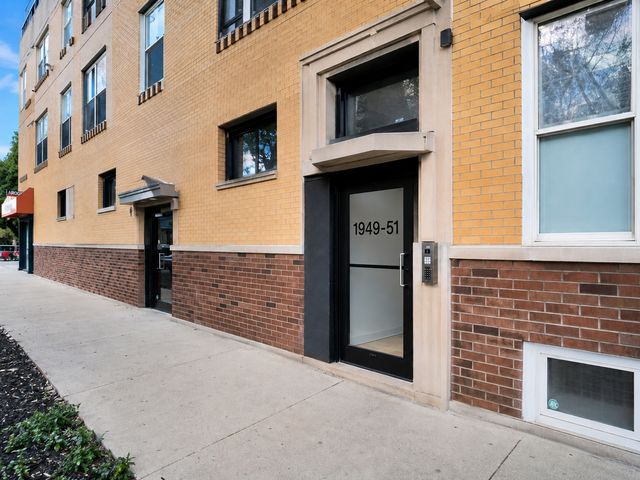 1949 N Whipple Street 1, Chicago, IL 60647